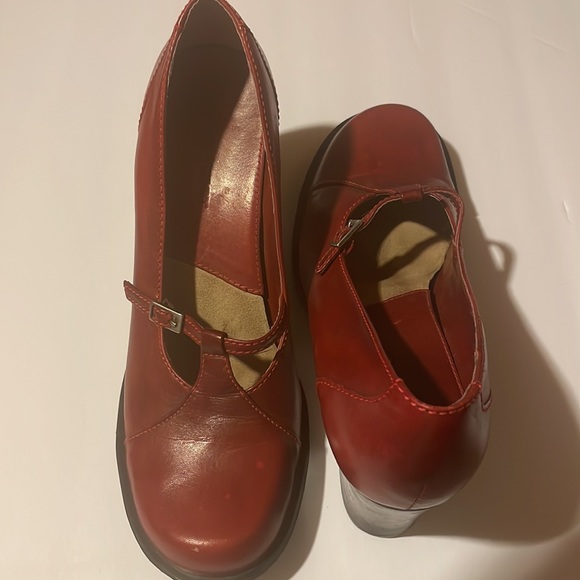Nine West Red Leather Shoes - Picture 4 of 8